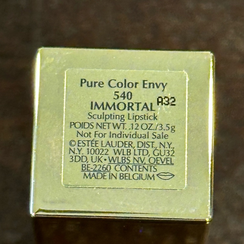 Estée Lauder Pure Color Envy Lipstick 540 Immortal red - Picture 3 of 5